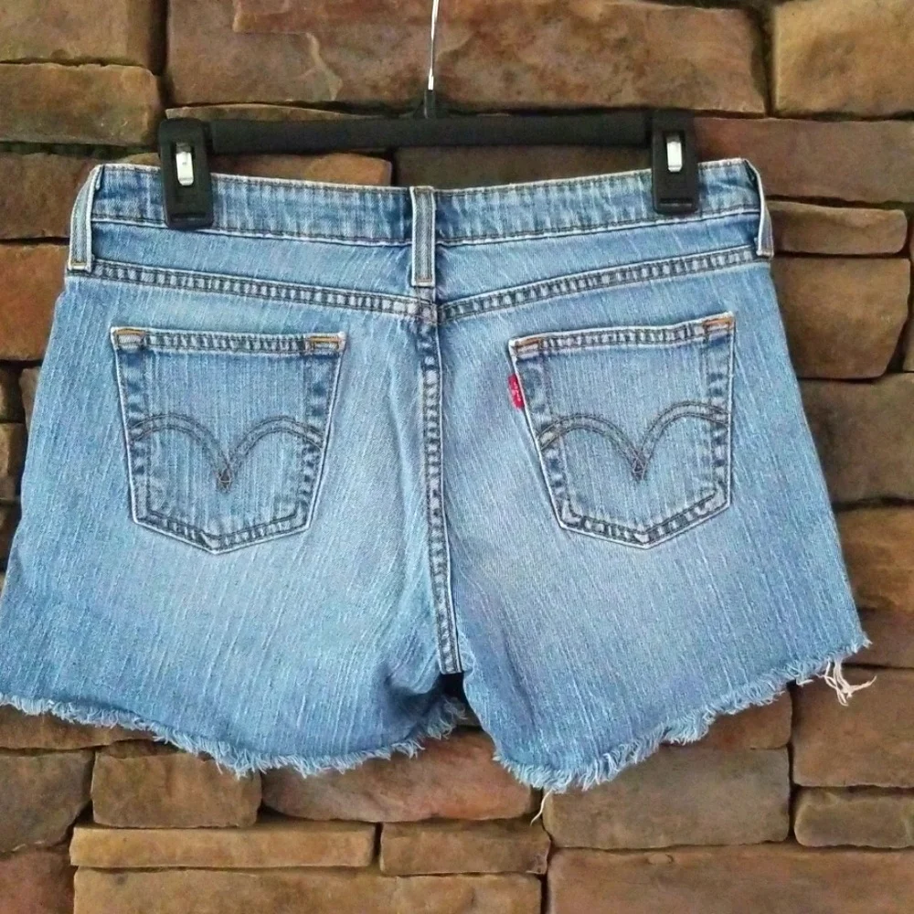 Levi's Denim Jean Shorts. - Picture 2 of 5